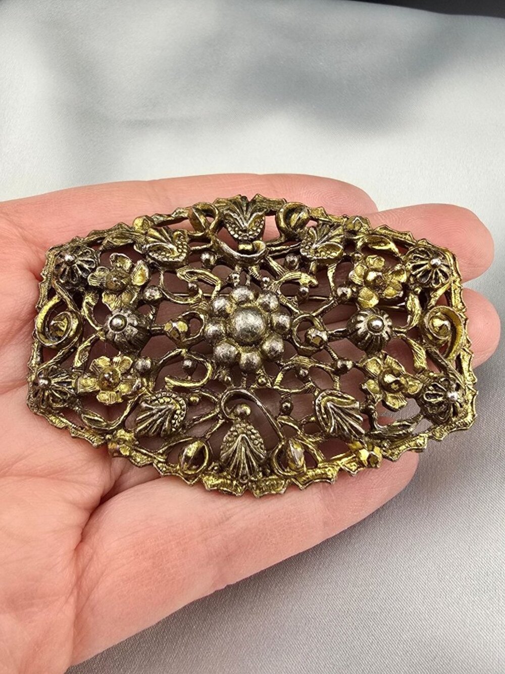 Antique Ornate Floral Pot Metal Brooch With Gold & Silver-Tone Filigree READ - Picture 5 of 10